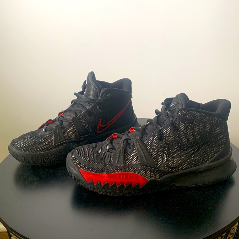Kyrie 7 EP Bred university Sneakers